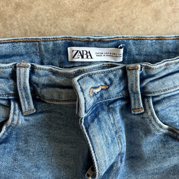 ZARA Light-Wash Blue Mom Jeans | Mid-Rise - Picture 2 of 5